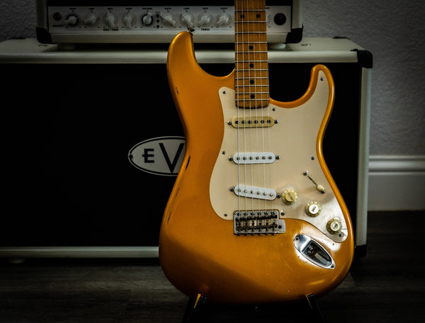 PARTCASTER Stratocaster Gold with Maple Fingerboard Soft Relic.