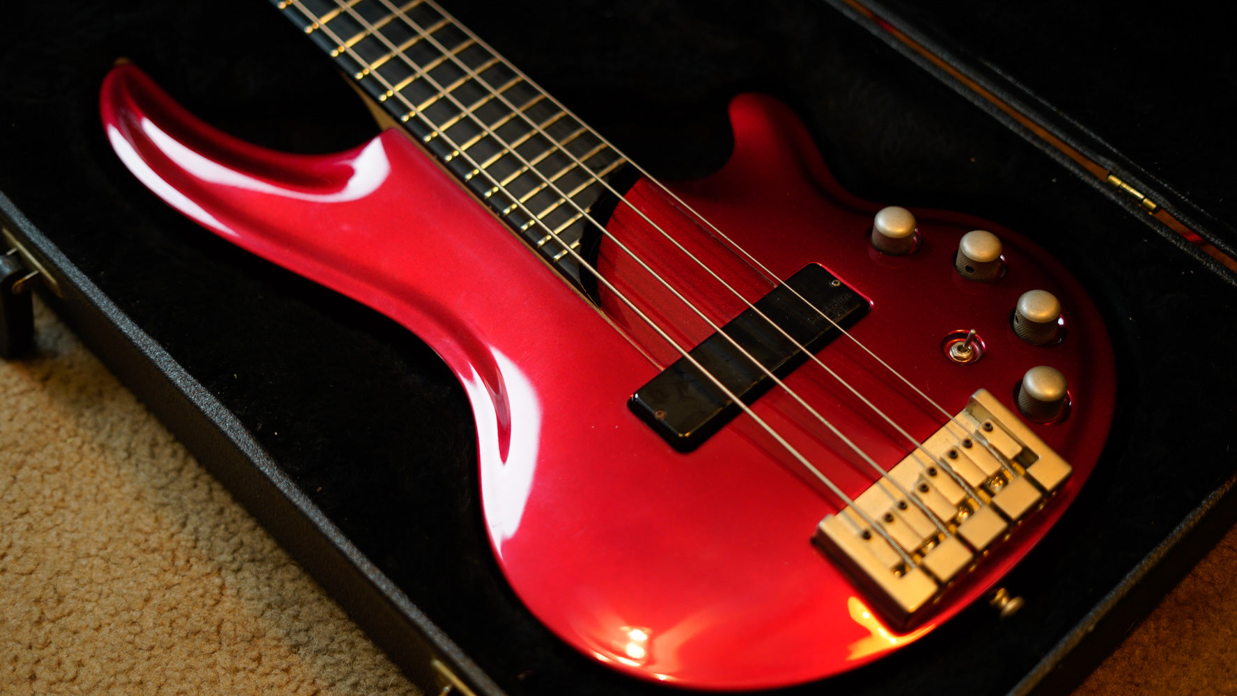 Cort Curbow 4-String Bass With OHSC – Texas Tone Factory