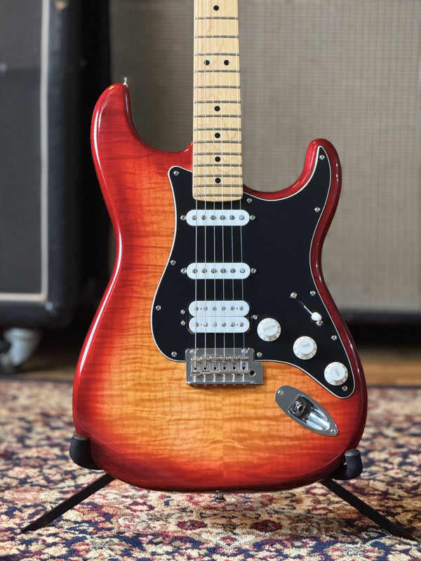 Fender Player Stratocaster HSS Plus Top with Maple Fretboard 2019 - 2021 - Sienna Sunburst