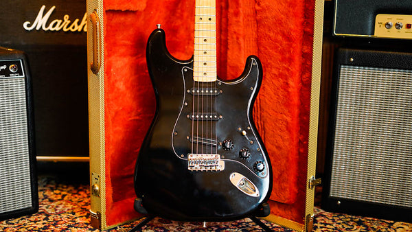 Fender Stratocaster with 3-Bolt Neck, Maple Fretboard 1975 - Black